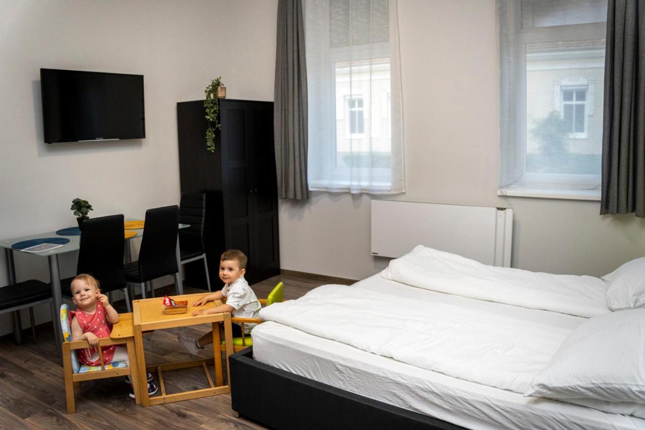 Kolibri Apartman - Makó エクステリア 写真
