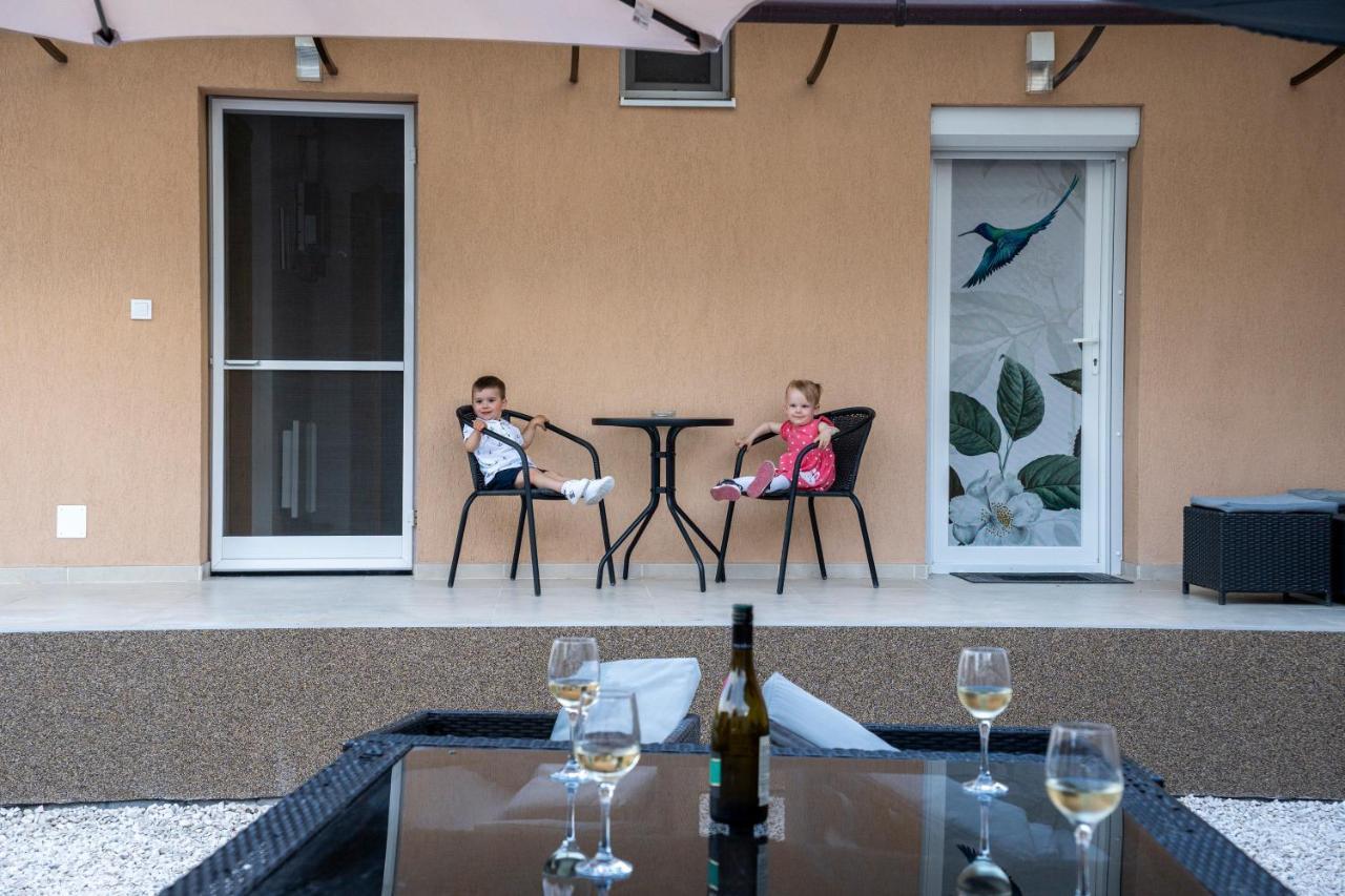 Kolibri Apartman - Makó エクステリア 写真